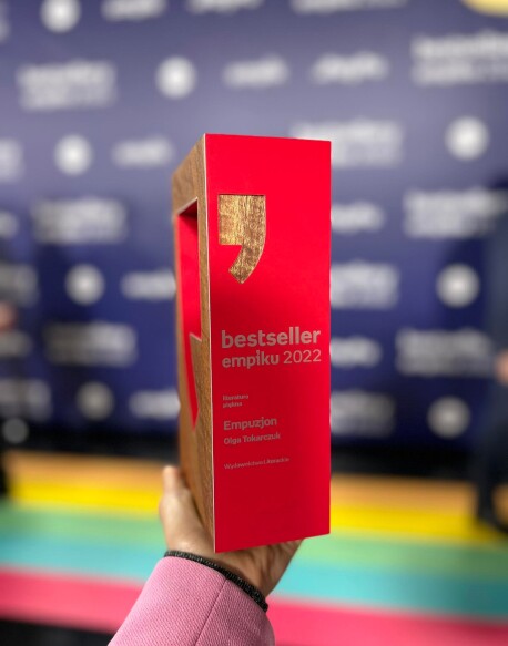 Bestseller Empiku 2022 dla "Empuzjonu" Olgi Tokarczuk!